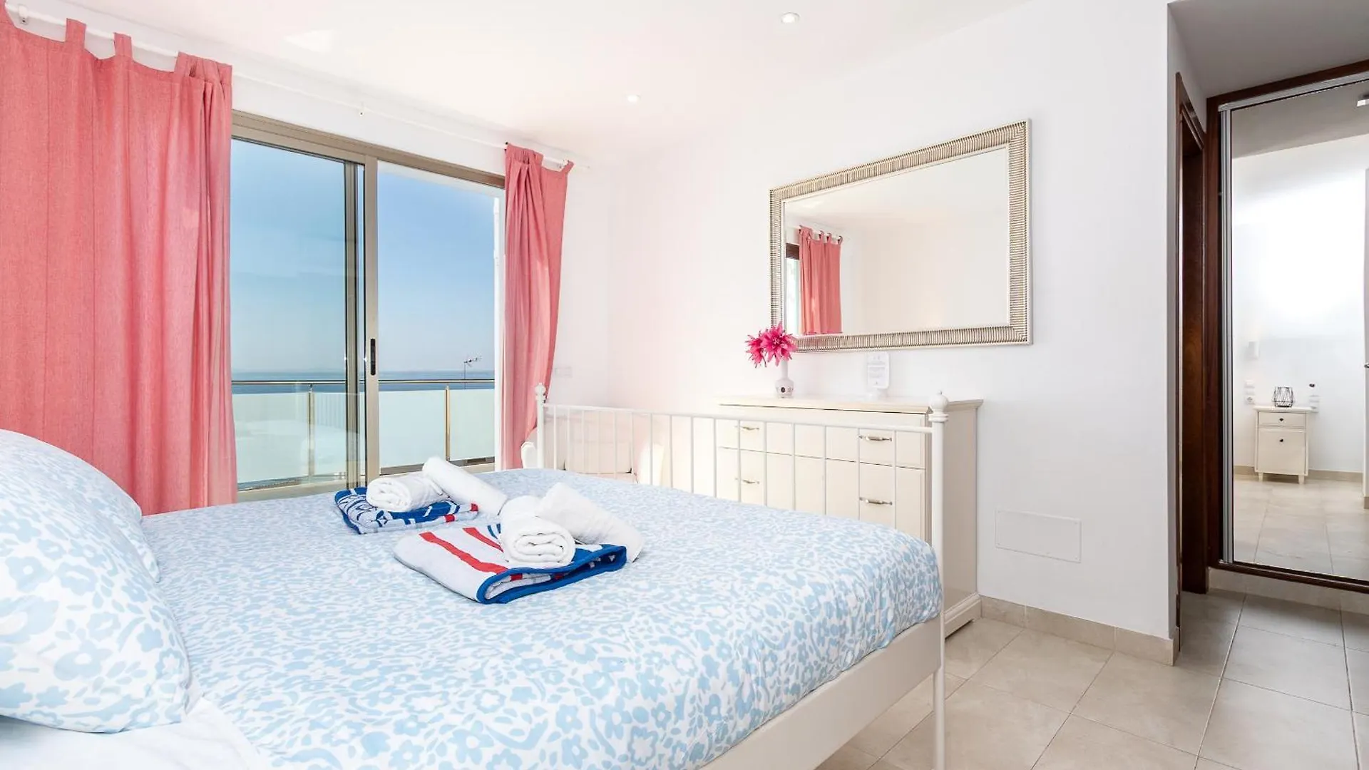 Alcanada Adosado Bellavista B By Homevillas360 בית נופש